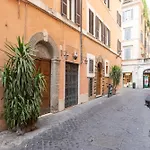 Boutique Near Piazza Di Spagna 아파트